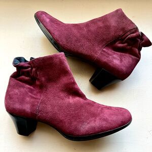 Munro Alfie Burgundy Red Suede Low Block Heel Booties Side Zipper Women 10.5 W